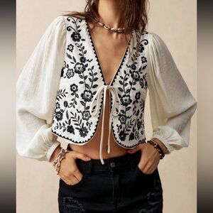 Trends Bohemela Vacation Casual Black & White blouse